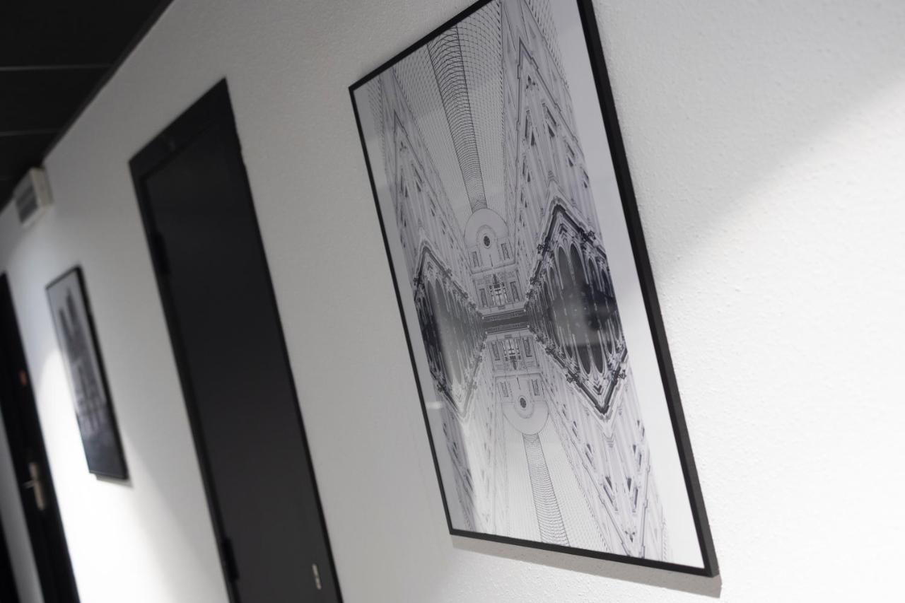 Aris Grand Place Hotel Brussel Bagian luar foto