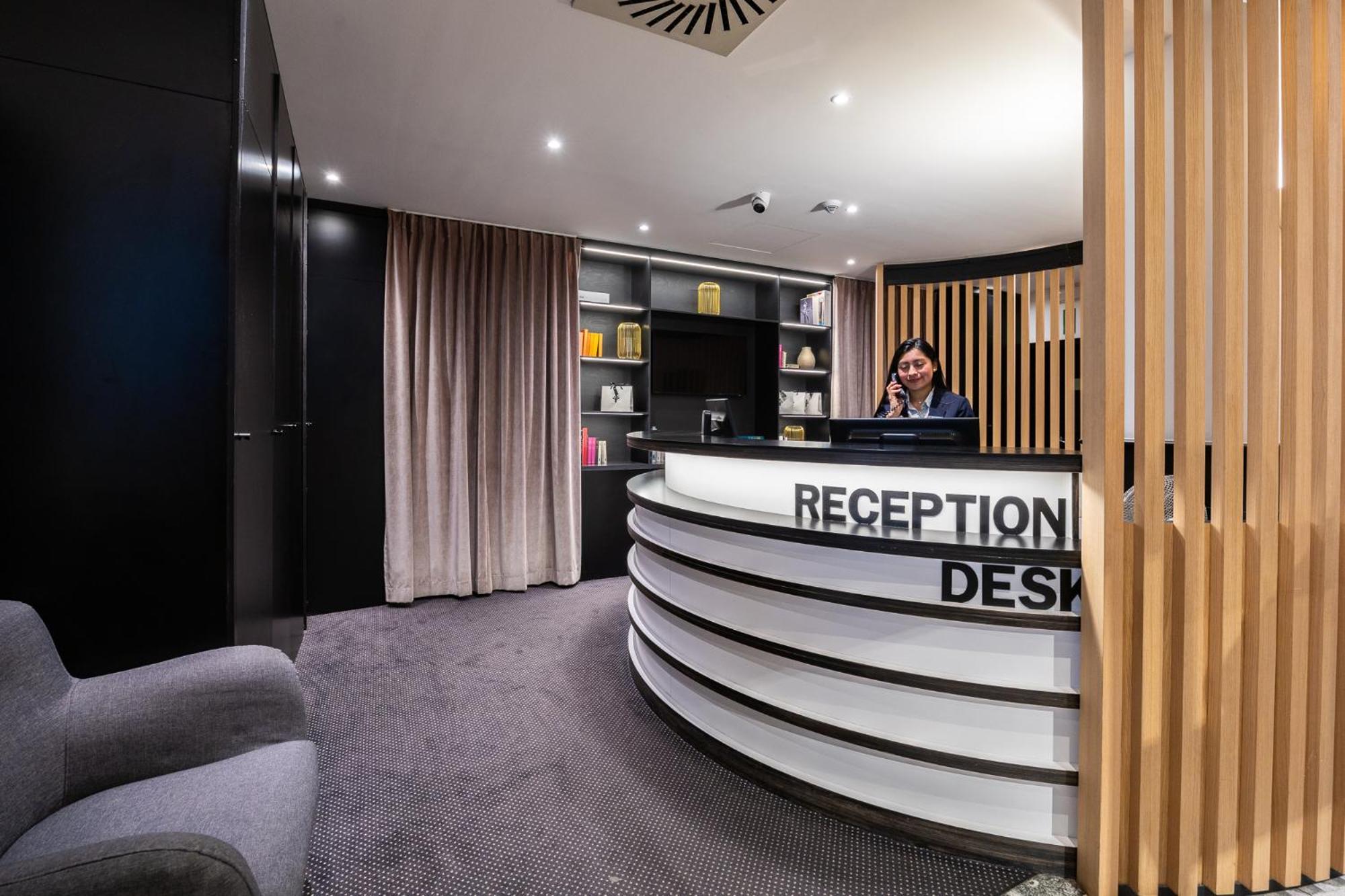 Aris Grand Place Hotel Brussel Bagian luar foto